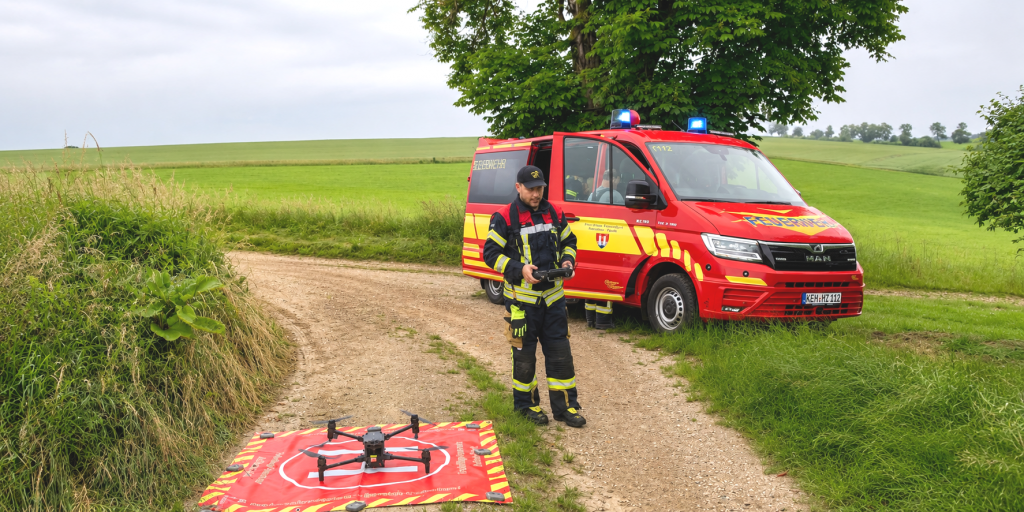 Feuerwehr unterstützt die Rehkitzrettung vor der Mahd mit Drohne und Wärmebildtechnik
